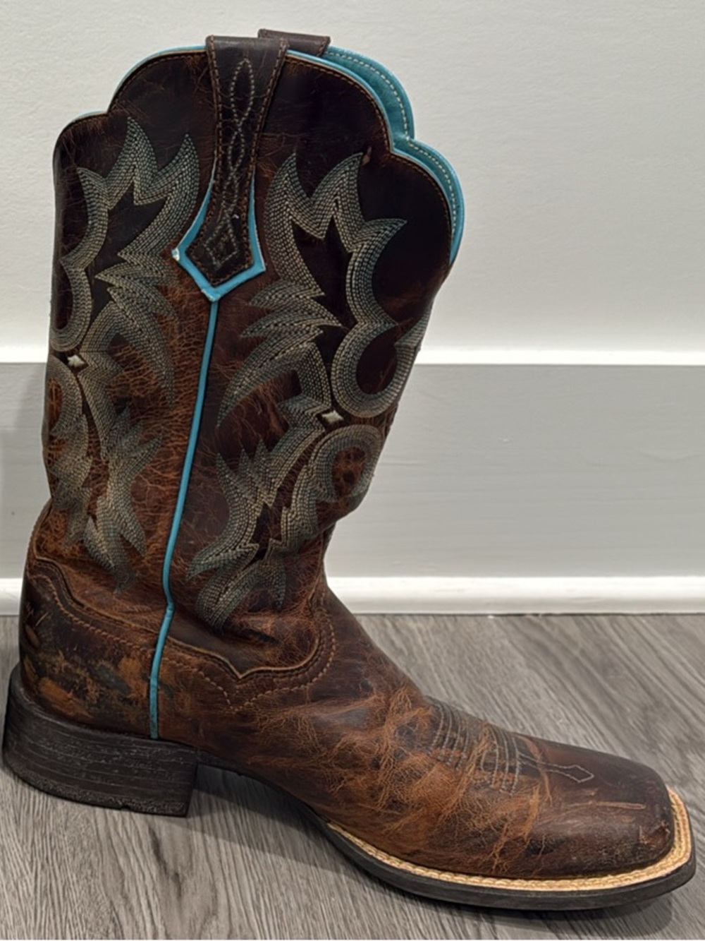 Ariat Brown Leather women’s Cowboy Boots with Turquoise Accents - Picture 3 of 9
